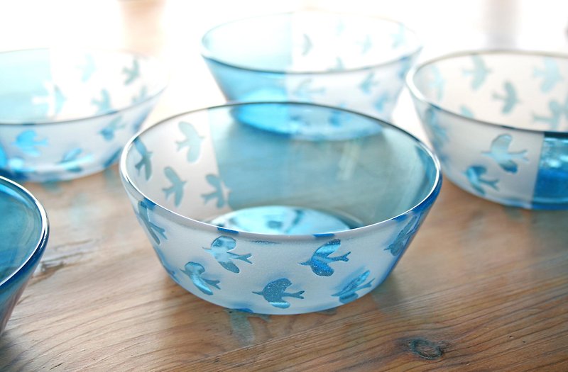 鳥模様の平皿 - 小皿 - ガラス ブルー