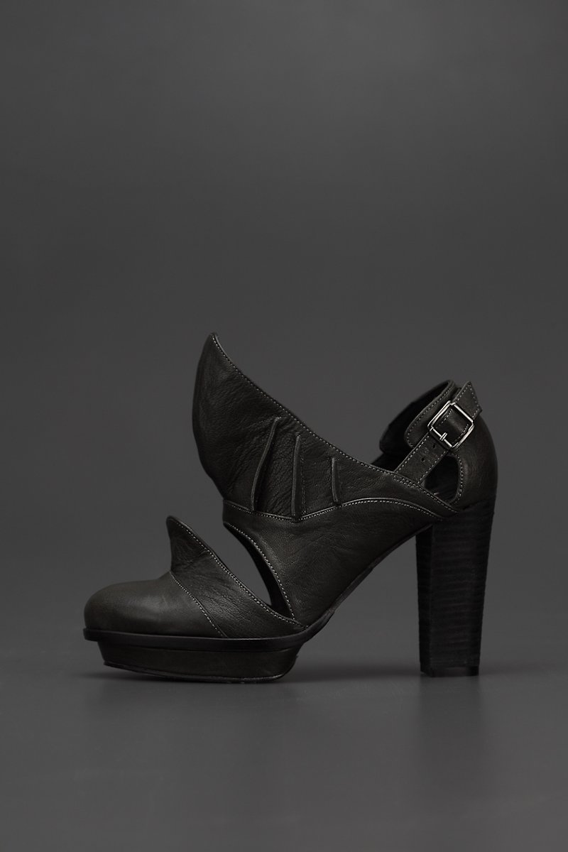 ZOODY / shaped / handmade shoes / high-heeled double cut shape shoes / black - รองเท้าบูทสั้นผู้หญิง - หนังแท้ สีดำ