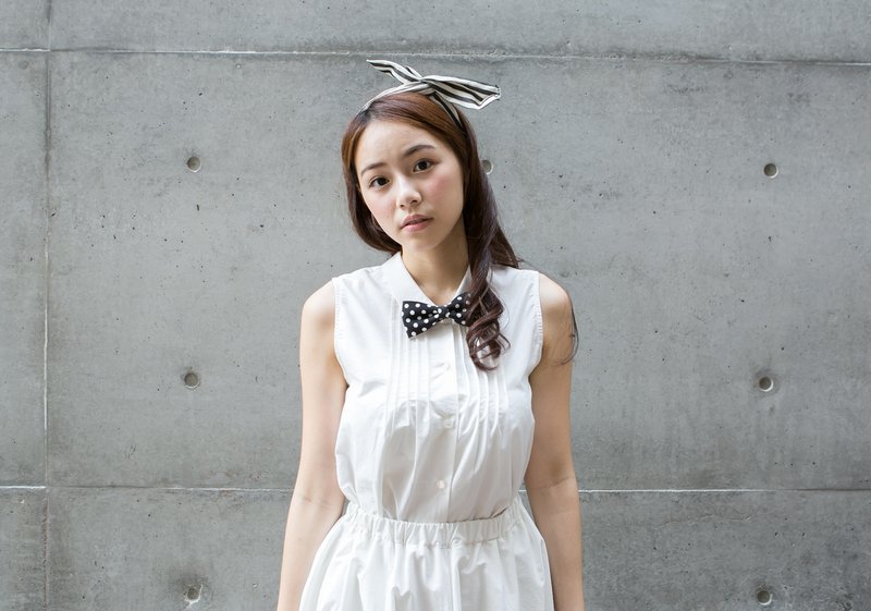 SUMI ● ● 4SF602_ classic pleated sleeveless shirt White - เสื้อเชิ้ตผู้หญิง - ผ้าฝ้าย/ผ้าลินิน ขาว