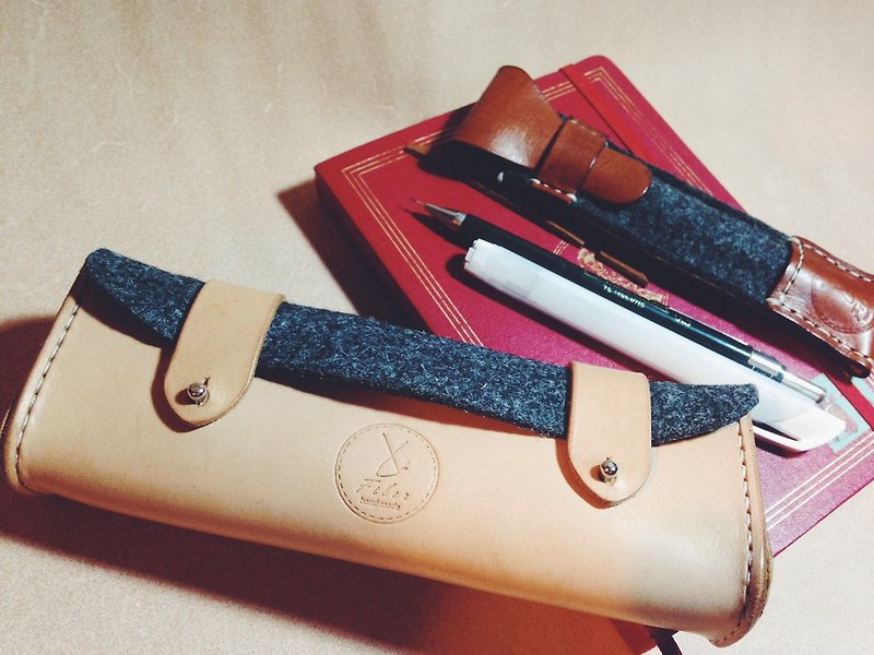Fiber vegetable-tanned leather, hand-made hand-stitched wool felt pencil bag / box - Pencil Cases - Genuine Leather Gray