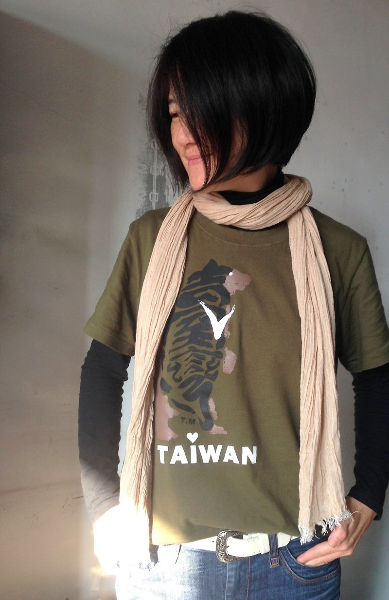 Taiwan black bear cotton T-shirt - Women's T-Shirts - Cotton & Hemp Green