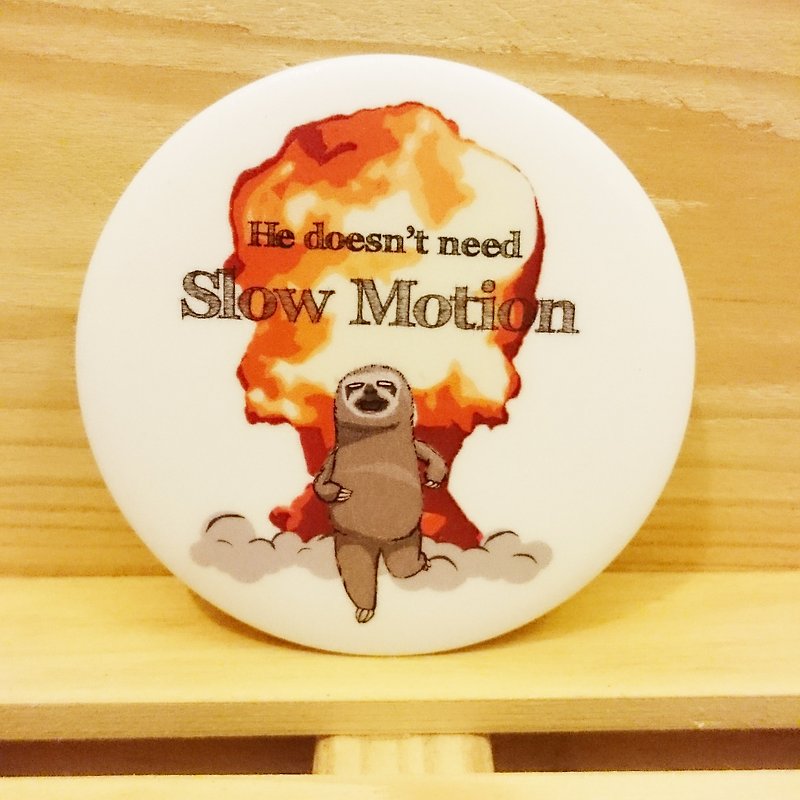 Sloth [a lazy without slow motion] funny hand-painted wind badge - เข็มกลัด - พลาสติก ขาว