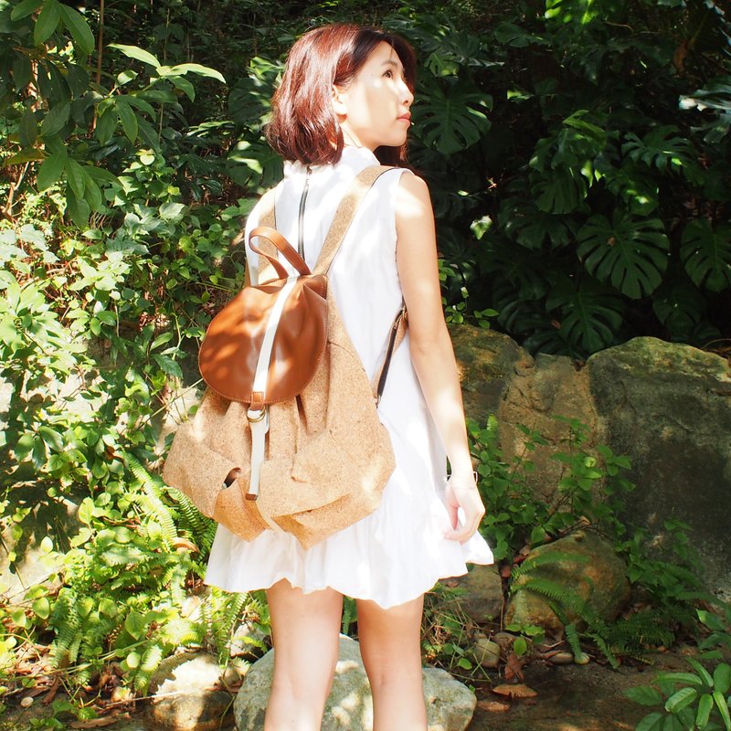 真水松木 軟木 翻蓋後背包/束口背包/束口包/女背包 - 束口袋/束口背包/水桶包 - 其他材質 卡其色