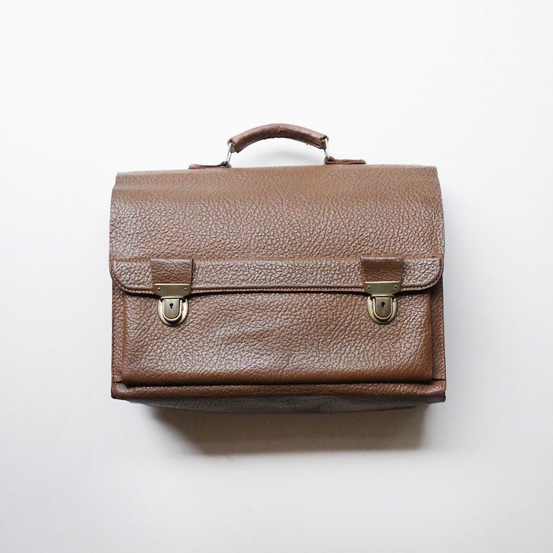 A ROOM MODEL - VINTAGE, BD-0376 HOMA big brown embossed leather laptop bag retro GDR with Shimokitazawa - กระเป๋าเอกสาร - หนังแท้ สีนำ้ตาล