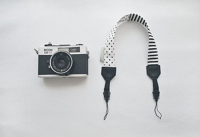 hairmo. Black and white stitching double-hanging hand-held camera with leather quick release group (small hole) - ที่ใส่บัตรคล้องคอ - วัสดุอื่นๆ สีดำ