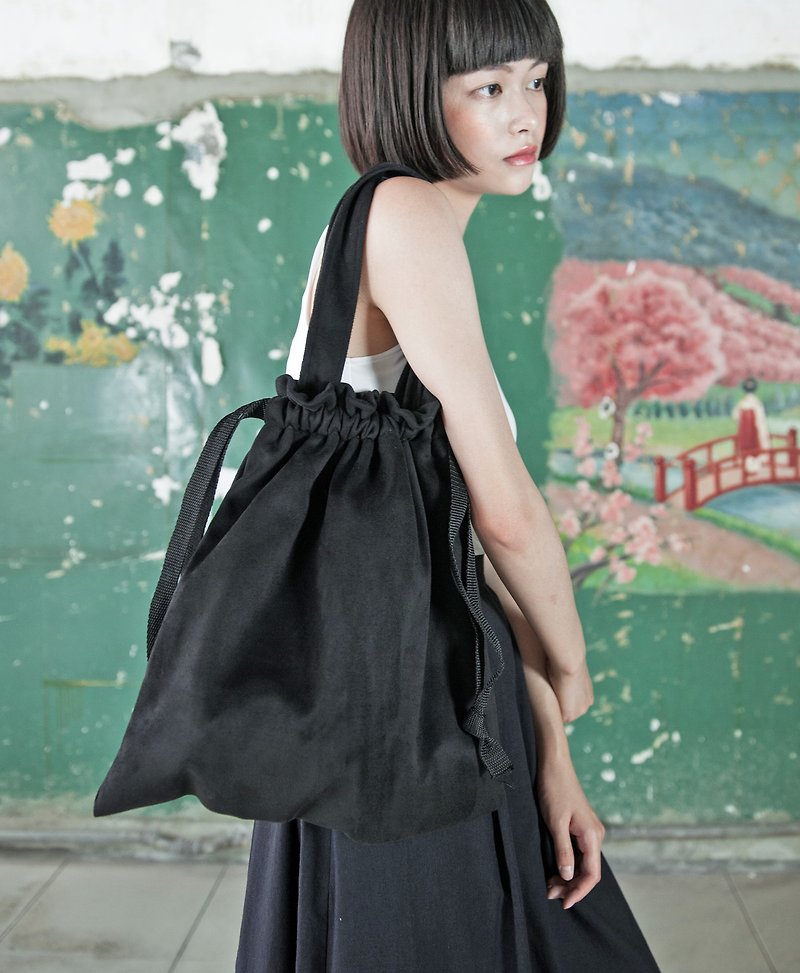 SU: MI said Kari suede bunched bag _5SB904_ black - กระเป๋าถือ - ผ้าฝ้าย/ผ้าลินิน สีดำ
