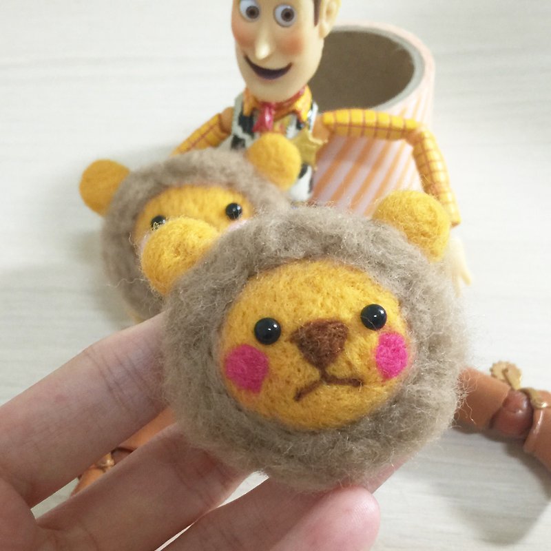 Hanju's wool. Hand-made DIY fluffy little lion self-made series wool felt mobile phone strap/dust plug/powerful magnet - เย็บปัก/ถักทอ/ใยขนแกะ - ขนแกะ สีนำ้ตาล