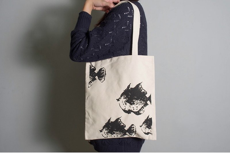 Hand-painted handprint embryo cloth bag [is fish] single-sided / double-sided portable / shoulder - Messenger Bags & Sling Bags - Cotton & Hemp Black