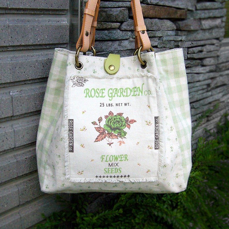 Rural wind grass green plaid shoulder bag - exclusive hand-made hand-finished - กระเป๋าแมสเซนเจอร์ - วัสดุอื่นๆ สีเขียว
