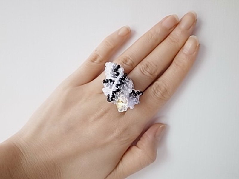 手工蕾絲飾品(蕾絲戒指---蝴蝶結) - 戒指 - 棉．麻 多色