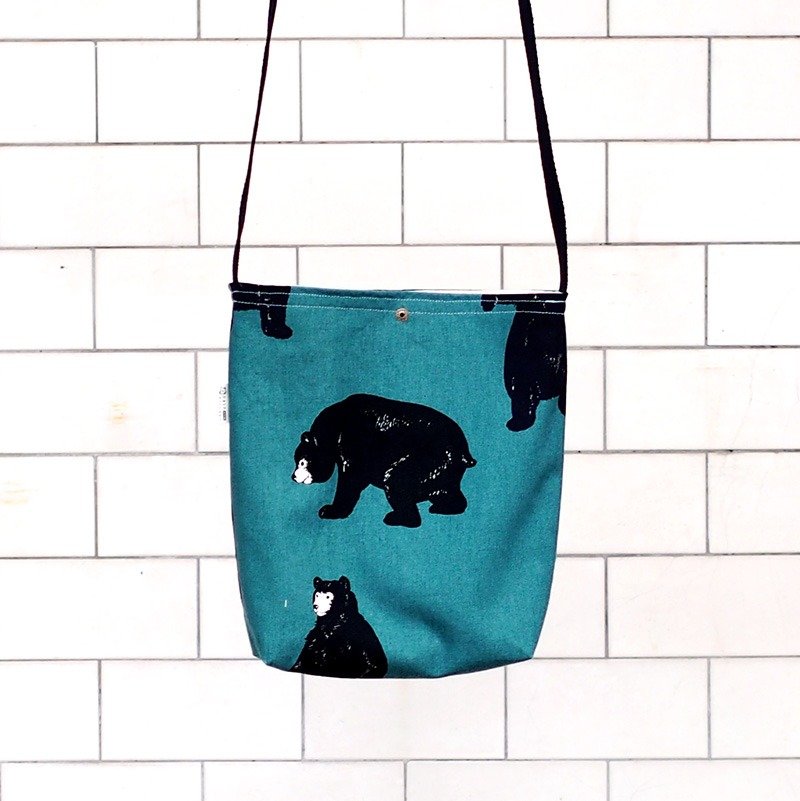 Calf Calf Village side village minimalist convenient messenger bag backpack Bag {I go - hold the umbrella of a big black bear, blue, green} Seattle - กระเป๋าแมสเซนเจอร์ - วัสดุอื่นๆ สีน้ำเงิน