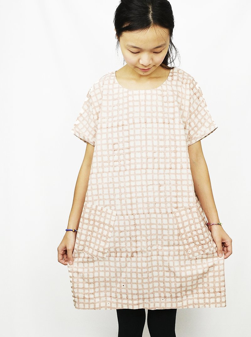 Woodcut checkered small pink dress _ _ fair trade - ชุดเดรส - วัสดุอื่นๆ สึชมพู
