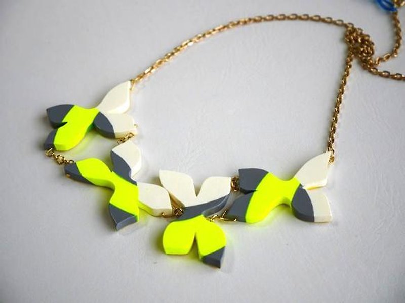 Flower Park neon yellow × gray bouquet necklace - Necklaces - Plastic Yellow