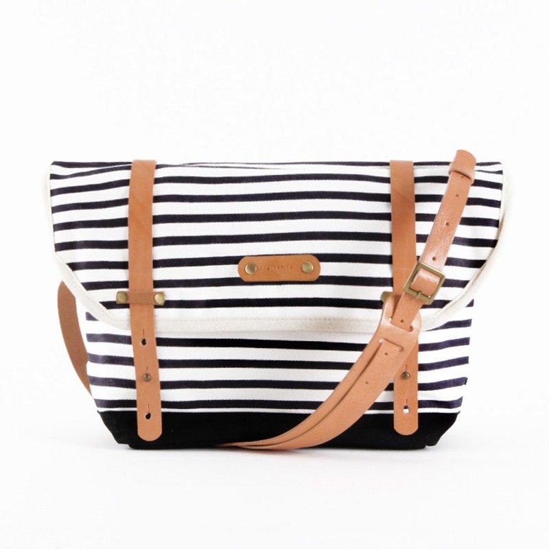 Canvas messenger bag - black and white stripe - cross bag with leather strap - กระเป๋าแมสเซนเจอร์ - วัสดุอื่นๆ สีดำ