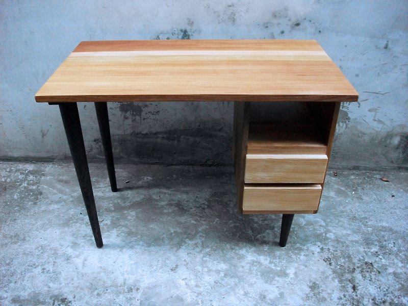 Wooden desk - เฟอร์นิเจอร์อื่น ๆ - ไม้ สีนำ้ตาล