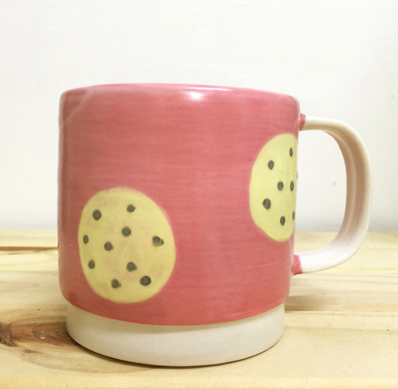 Round little handmade ceramic cups - pink - แก้วมัค/แก้วกาแฟ - วัสดุอื่นๆ สีแดง
