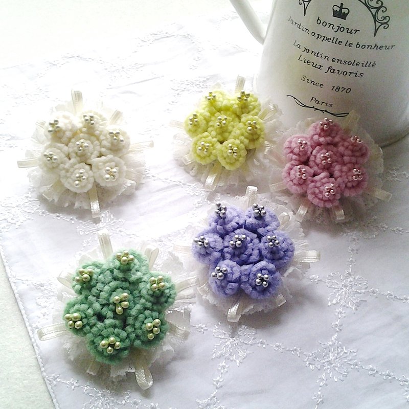 MFP green felt cloth handmade lace flowers brooch pin flower bouquet - เข็มกลัด - วัสดุอื่นๆ สีเขียว