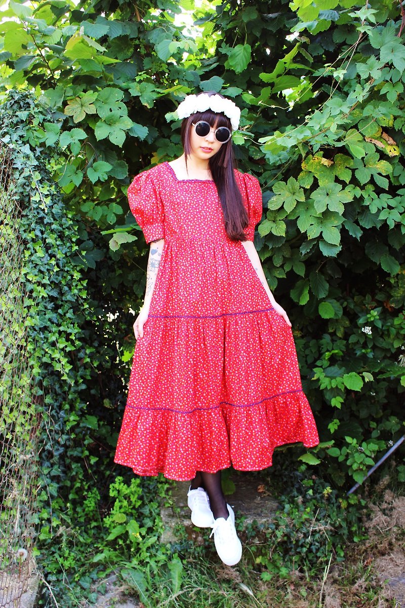 F1077 (Vintage) red floral vintage cotton short-sleeved dress (wedding / picnic / party) - ชุดเดรส - วัสดุอื่นๆ สีแดง