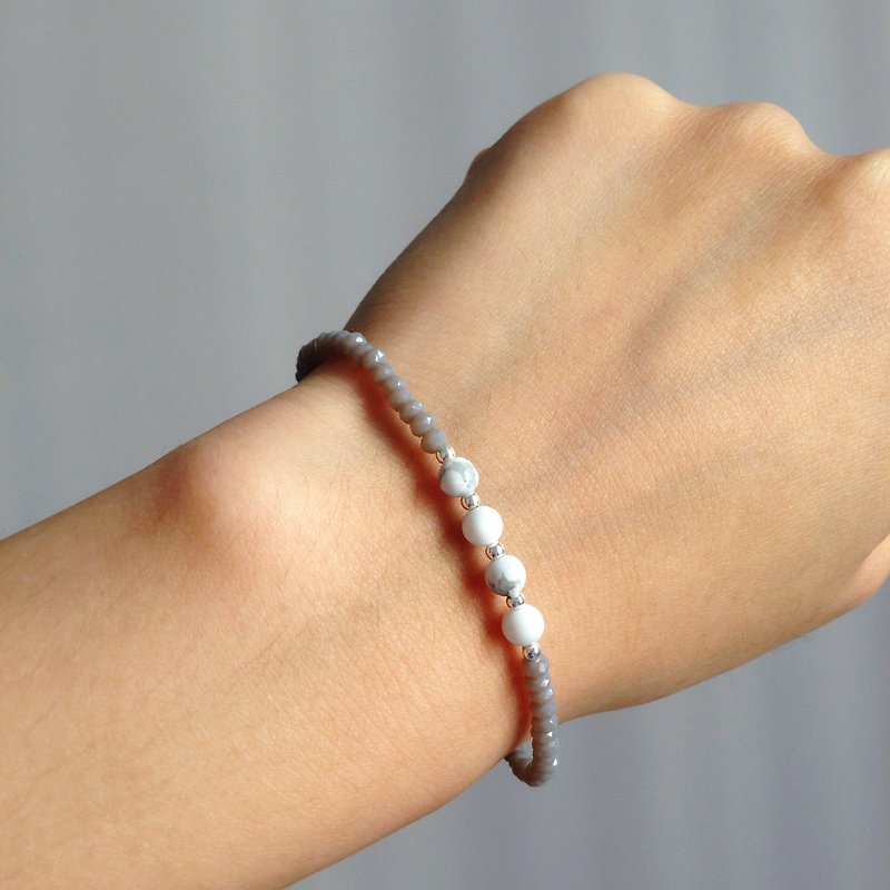 Temperament gray, white pine, bracelet • Gift - Bracelets - Other Materials Gray