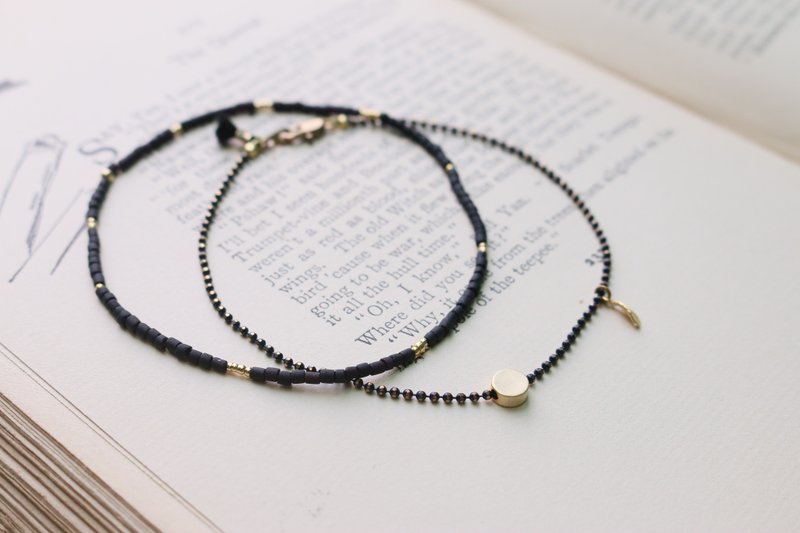 <☞ HAND IN HAND ☜> Glass beads - black eyes bracelet (0633) - สร้อยข้อมือ - เครื่องเพชรพลอย สีดำ