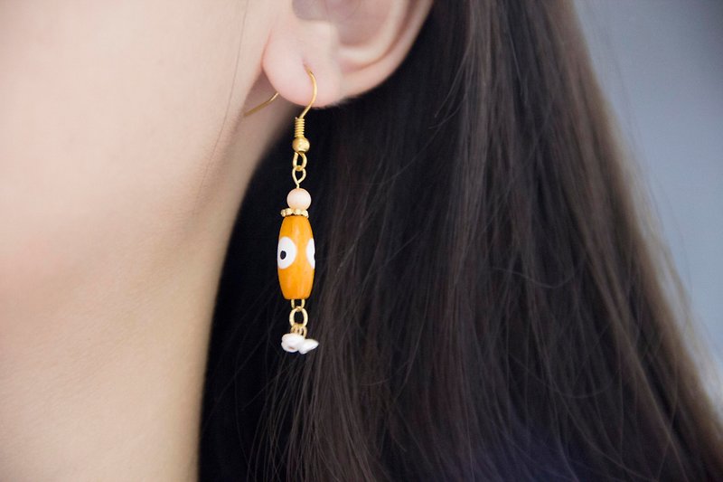 淡海系列 / 四彩小卷 橙 - 珍珠 貓眼石 木頭 仿生耳環 - 耳環/耳夾 - 寶石 多色