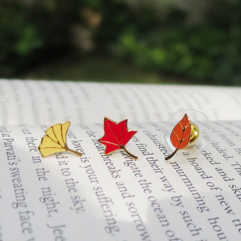 Ginkgo Maple Leaf Early Autumn Romantic Jewelry Clip-On Earrings Birthday Gift Carton Packaging - Earrings & Clip-ons - Enamel Red