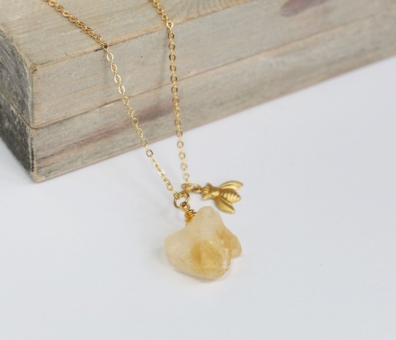 happe bee citrine stone plated 16K gold necklace November birthstone natural stone Hands minimalist geometry Personalized Christmas Valentine's Day birthday gift exchange - สร้อยคอ - เครื่องเพชรพลอย 