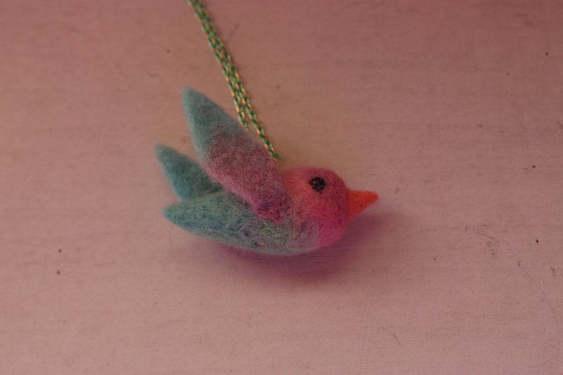Pink and purple hand-dyed gradient bird necklace custom-made - สร้อยคอ - ขนแกะ หลากหลายสี