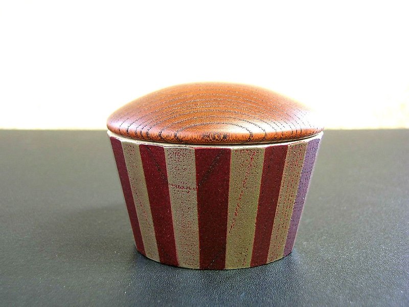 小さな蓋物 24角・濃赤金色ストライプ - 茶碗・ボウル - 木製 レッド