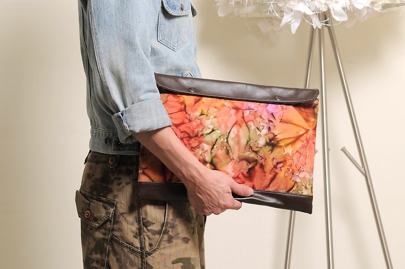 Spring is coming UNIQUE-Handmade leather denim printed flip-top clutch/cross-body backpack/tablet bag - อื่นๆ - หนังแท้ หลากหลายสี