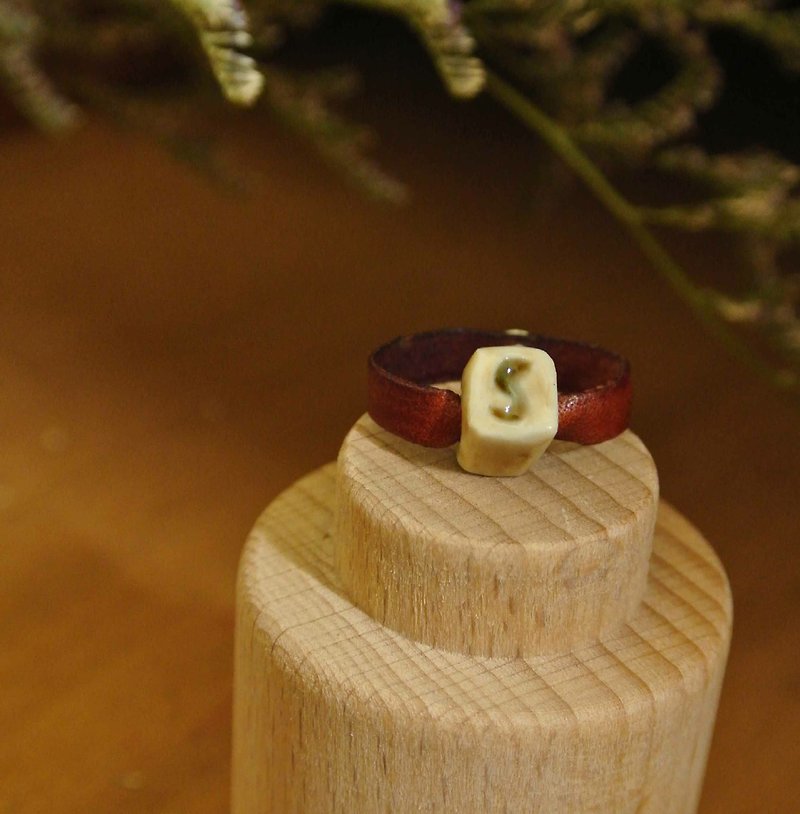 [T-C] Ring leather, cowhide, Japanese white porcelain, limited edition, natural glaze color, infinite, not greasy, high temperature firing at 1350 Celsius - General Rings - Porcelain 