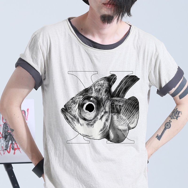 Xray fish X光魚 手繪字母T - T 恤 - 棉．麻 白色