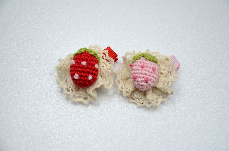 Cute knit strawberries - Bibs - Other Materials 