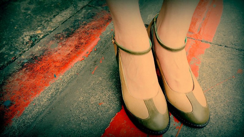 上班路上盪鞦韆。拚色經典瑪麗珍  (咖啡/墨綠) - รองเท้าลำลองผู้หญิง - หนังแท้ สีกากี
