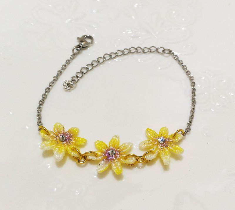 Jasmine Violet Simple Water Lace Bracelet Handmade Limited Order - สร้อยข้อมือ - งานปัก 