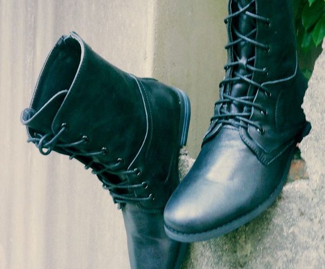 Tie hot sale military boots