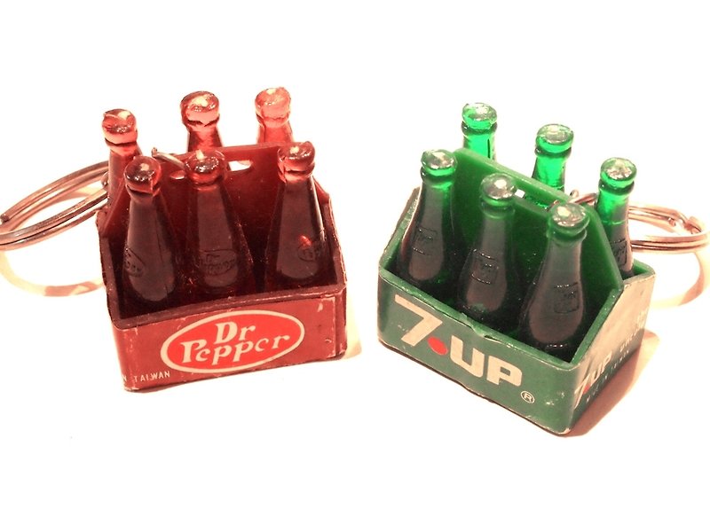 Early 1980s American soda 7 up Dr Pepper key ring - Keychains - Other Materials Green