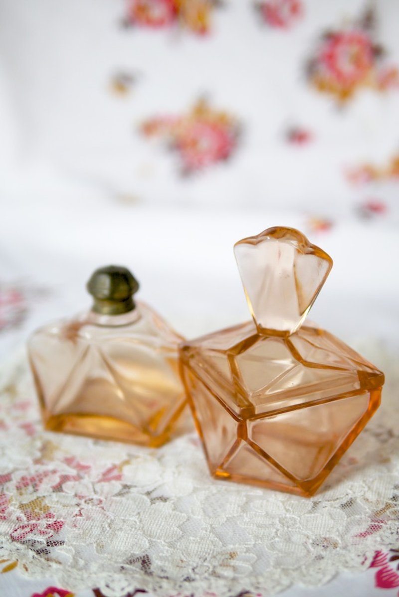 桃色玻璃梳妝組 {Vintage / 復古}*** 此商品已經為 Katrina Angela KIZZ 保留，請勿下單 *** - 居家收納/收納盒/儲物盒 - 其他材質 粉紅色