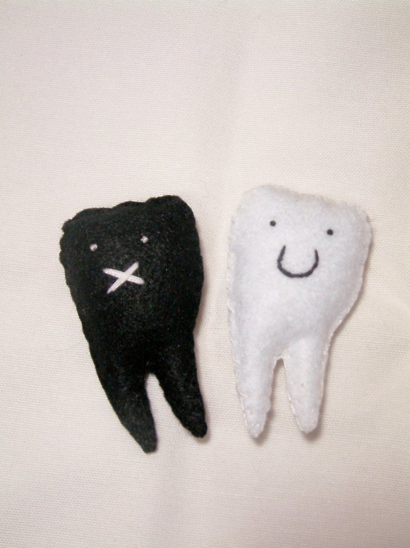 兩顆牙組合-牙齒v.s蛀牙的大對決 - 吊飾 - 其他材質 灰色