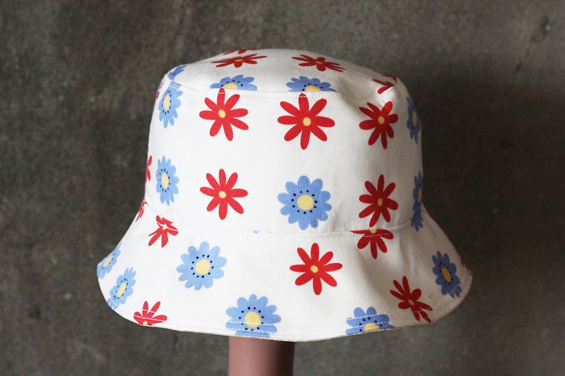 Small flower fisherman hat - Hats & Caps - Cotton & Hemp White