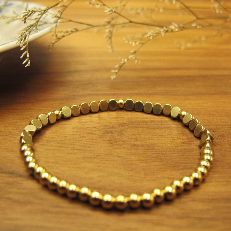The best gift is a simple and neutral bracelet with brass and gold silk - สร้อยข้อมือ - ทองแดงทองเหลือง สีทอง