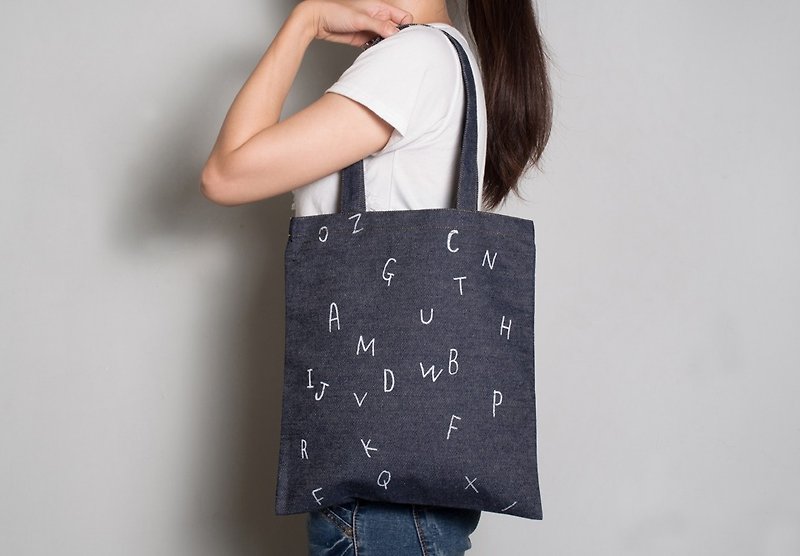 Hand-painted hand-printed denim bag [ABC] one-sided / double-sided shoulder - กระเป๋าแมสเซนเจอร์ - วัสดุอื่นๆ สีน้ำเงิน