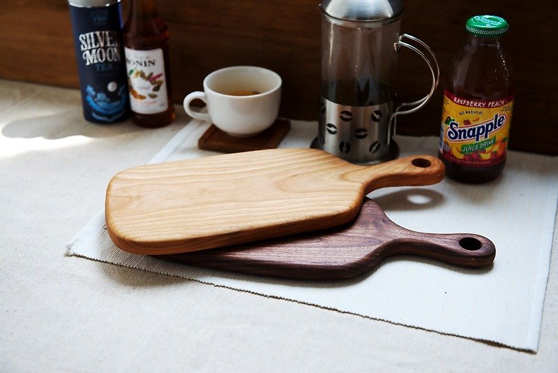 Moment of wood are - Xi Kobo - wood cutting board, bread plate, cheese plate, dish (walnut, cherry) - with large handle - ถาดเสิร์ฟ - วัสดุอื่นๆ สีนำ้ตาล