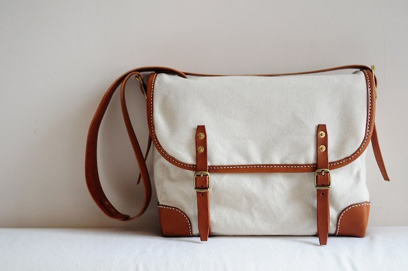 Cattle imported vegetable tanned leather handmade canvas bag / messenger bag - กระเป๋าแล็ปท็อป - หนังแท้ 