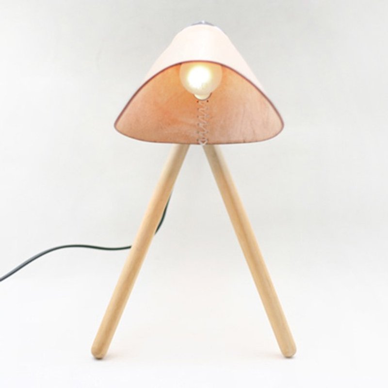 Hand-made leather cowhide timber Nordic minimalist table lamp creative lamp - เฟอร์นิเจอร์อื่น ๆ - วัสดุอื่นๆ สีนำ้ตาล