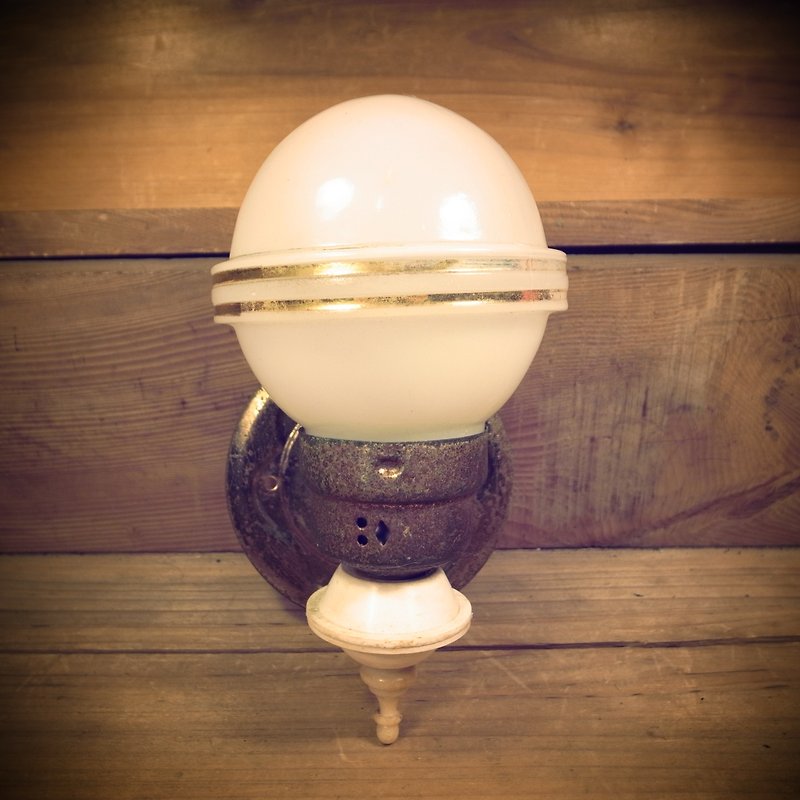 [ 老骨頭 ] 早期 古董 絕美 圓型 奶油燈 壁燈 VINTAGE 古董 RETRO - 燈具/燈飾 - 玻璃 白色