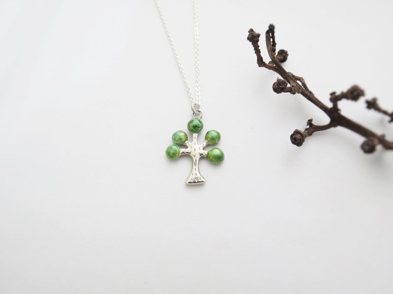 :: C% handmade jewelry :: I was trees - shy tree enamel necklace 925 sterling silver jewelry gift exchange - สร้อยคอ - วัตถุเคลือบ สีเขียว