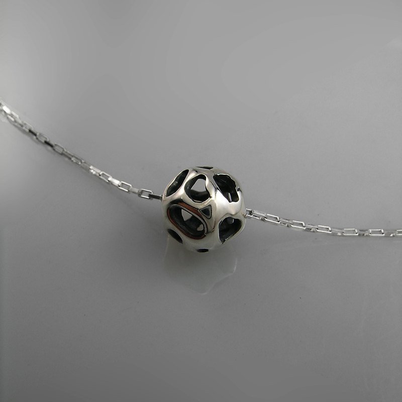 FUHSIYATUO 芙西雅朵 縷空球純銀墜飾(小) - 項鍊 - 其他金屬 白色
