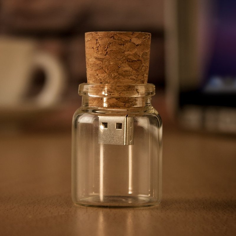 ボトル型フラッシュメモリー 16GBにメッセージ - USBメモリー - ガラス ホワイト