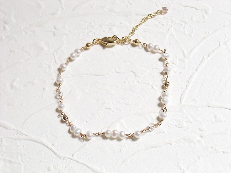 Natural small pearl basic bracelet - สร้อยข้อมือ - วัสดุอื่นๆ สีม่วง
